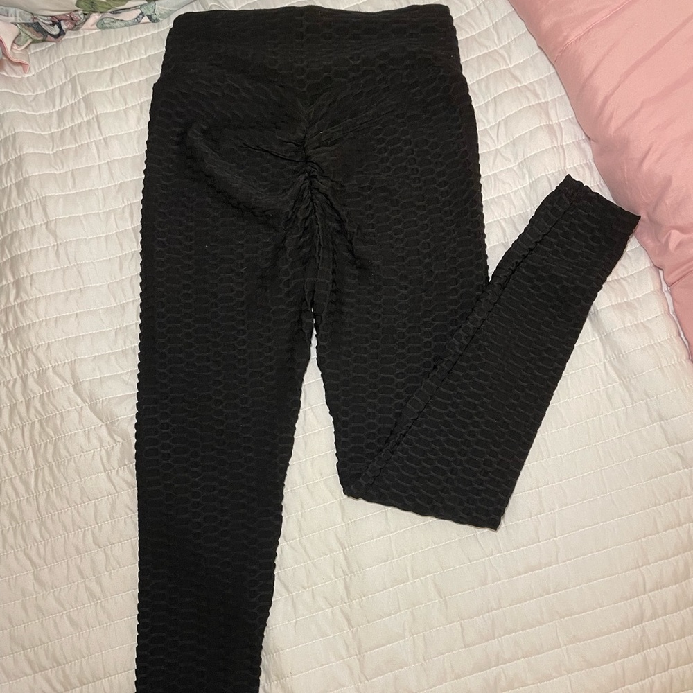 AMAZON✨ High waisted black leggings with butt scrunch🤸🏽‍♀️